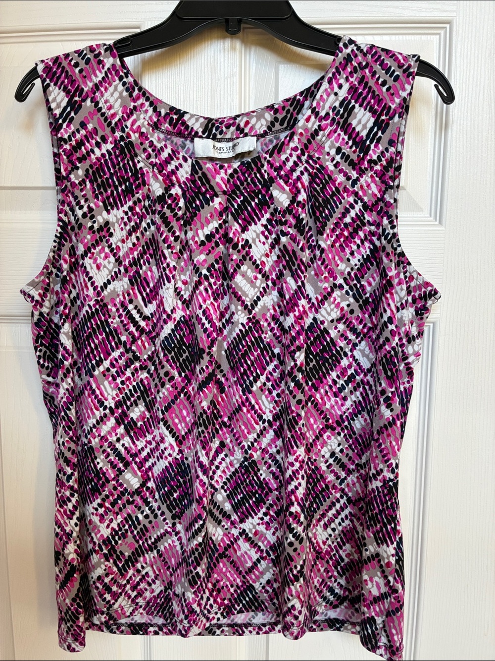 Jones Studio Pink Black White Geometric Sleeveless Top